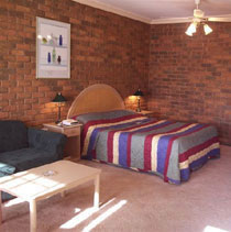 The Charles Sturt Motor Inn - Accommodation Cooktown 2