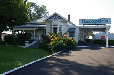 Colonial Court Motor Inn - Accommodation Cooktown 0