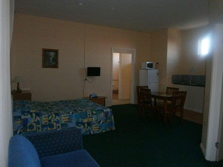 Penguin Holiday Apartments - Accommodation Cooktown 1