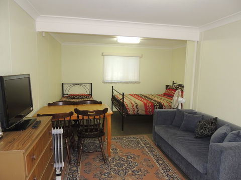 A Paradise Bungalow Waterfront - Accommodation Cooktown 4