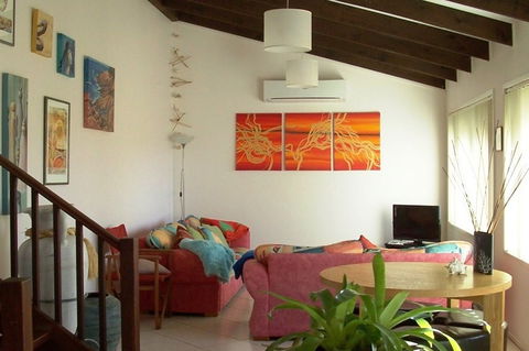 Art On Hart - Accommodation Cooktown 3