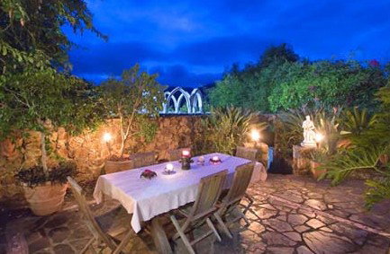 Castle On The Hill Bed And Breakfast - Accommodation Cooktown 2