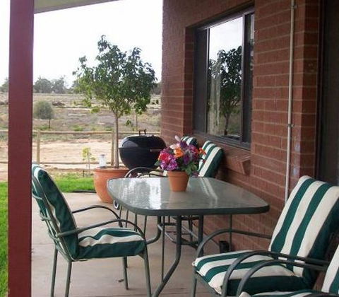 Riverland Holiday Cottage - Accommodation Cooktown 5