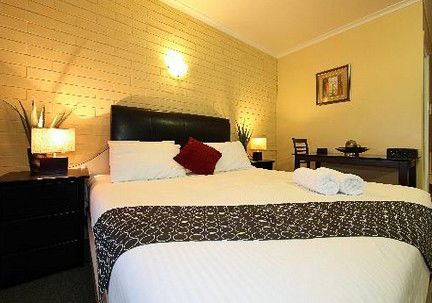 Alexandras On Takalvan - Accommodation Cooktown 4