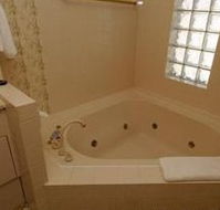 McNevins Warwick Motel and Gunyah Restaurant - Accommodation Cooktown