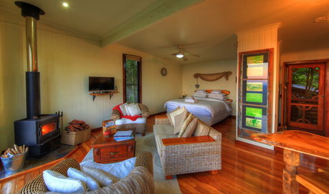 At Remingtons B & B - Accommodation Cooktown 4