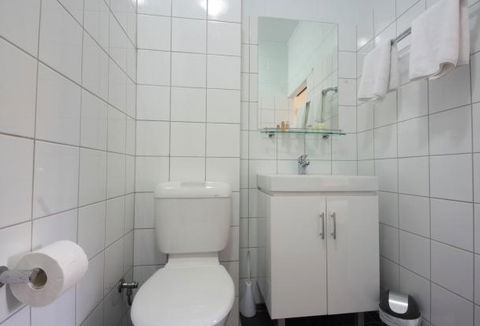 Coconut Grove Holiday Apartments - Accommodation Cooktown 4