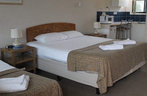 A' Montego Mermaid Beach Motel - Accommodation Cooktown 0