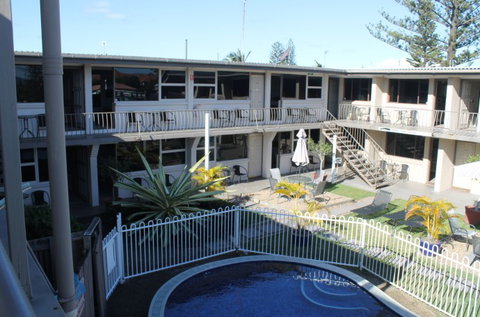 A' Montego Mermaid Beach Motel - Accommodation Cooktown 3
