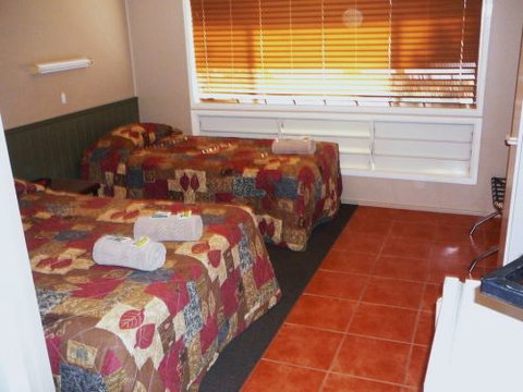 Barcaldine Motel & Villas - Accommodation Cooktown 4