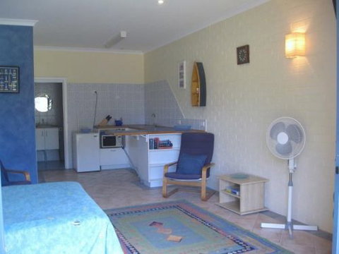 Windsurfer Beach Chalets - Accommodation Cooktown 4