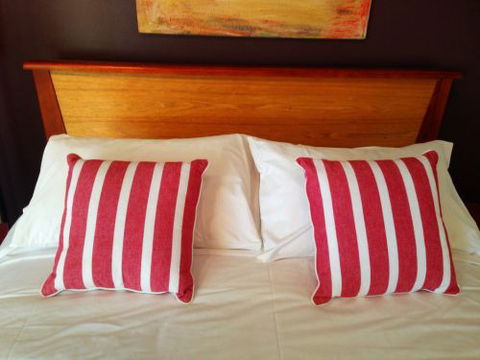 ArtHOUSE Beachfront Accommodation - Accommodation Cooktown 4