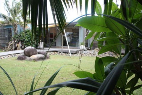 ArtHOUSE Beachfront Accommodation - Accommodation Cooktown 7