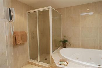 The Hermitage Motel - Accommodation Cooktown 1