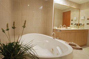 The Hermitage Motel - Accommodation Cooktown 4