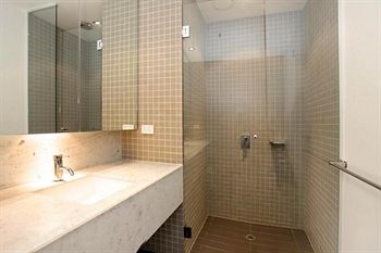 Astra Apartments - St Kilda Rd - Accommodation Cooktown 6