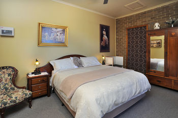 Langbrook Estate Cottages - Accommodation Cooktown 4