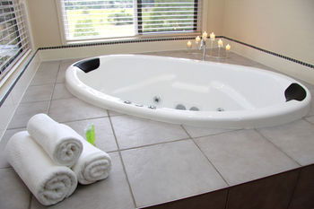 Yabbaloumba Retreat - Accommodation Cooktown 7