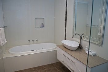 Yarra Glen Racecourse Apartments - Accommodation Cooktown 11