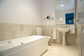 Yarra Glen Racecourse Apartments - Accommodation Cooktown 16