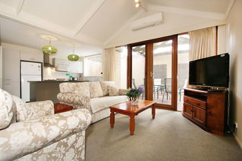 Wattle Holiday Rental - Accommodation Cooktown 6