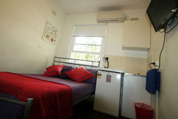 Zing Backpackers - Accommodation Cooktown 6