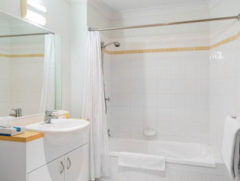 The Brighton Apartments - Accommodation Cooktown 6