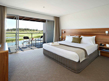 Magenta Studio Room - Accommodation Cooktown 2