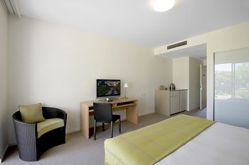 Magenta Studio Room - Accommodation Cooktown 4