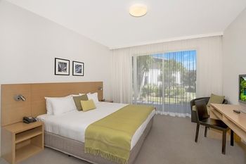 Magenta Studio Room - Accommodation Cooktown 7