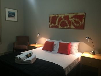 The Criterion Pub And Kitchen Carrington - Accommodation Cooktown 0