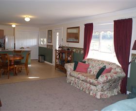 Eloura Luxury Self-Contained Bed & Breakfast Accommodation - Accommodation Cooktown 2