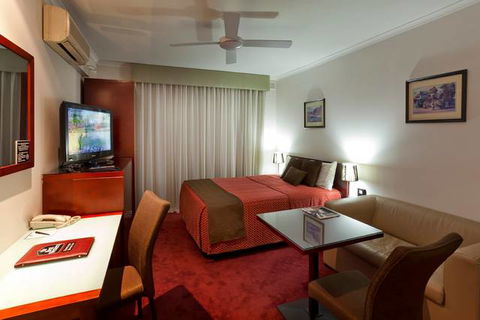 BEST WESTERN Ensenada Motor Inn & Suites - Accommodation Cooktown 0