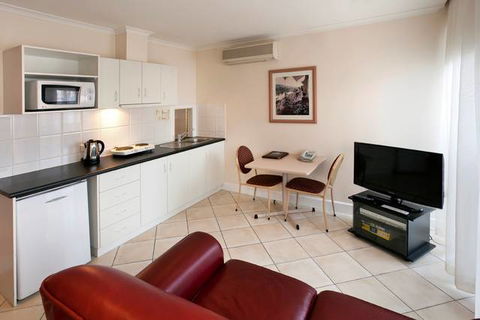 BEST WESTERN Ensenada Motor Inn & Suites - Accommodation Cooktown 1