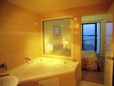 Boathouse Resort Tea Gardens - Accommodation Cooktown 1