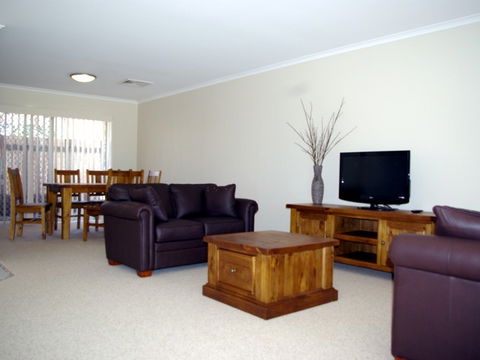 Fairways Bed & Breakfast At Jerilderie - Accommodation Cooktown 2
