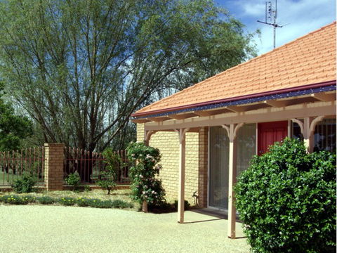 Fairways Bed & Breakfast At Jerilderie - Accommodation Cooktown 4