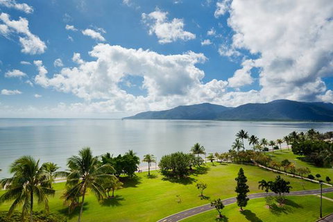 Holiday Inn Cairns Harbourside - Accommodation Cooktown 2