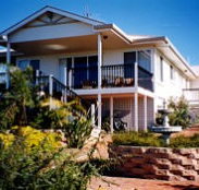 Lovering's Beach Houses - The Whitehouse Emu Bay - Accommodation Cooktown