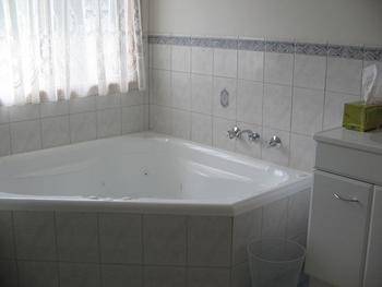 Macburn Self Contained Cottages, Dog Friendly - Accommodation Cooktown 0