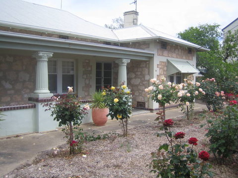 MacDonnell House (Naracoorte Cottages) - Accommodation Cooktown 5