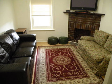 MacDonnell House (Naracoorte Cottages) - Accommodation Cooktown 7