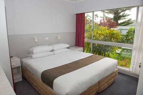 Tudor Apartments - Accommodation Cooktown 0