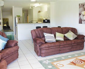 Absolute Beachfront Apartment - Accommodation Cooktown 3