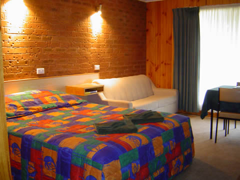 Country Roads Motor Inn - Narrandera - Accommodation Cooktown 2