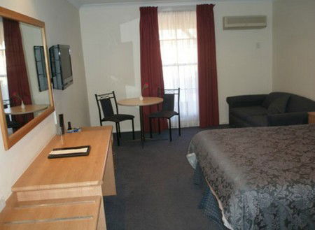 Bushmans Motor Inn - Accommodation Cooktown 2