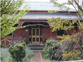FINCHES OF BEECHWORTH - Accommodation Cooktown 0