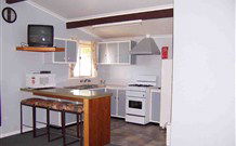 Burrill's Cedar Cottage - Accommodation Cooktown 4