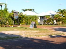 Gee-Dees Family Cabins - Accommodation Cooktown 1
