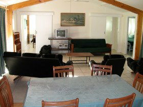 Gee-Dees Family Cabins - Accommodation Cooktown 3